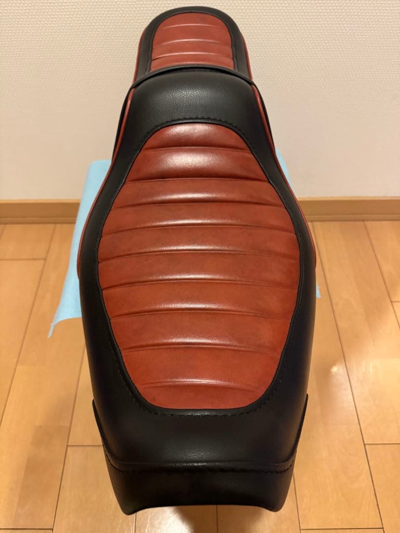 KandH スポーツスター　キング&クイーン　黒茶
