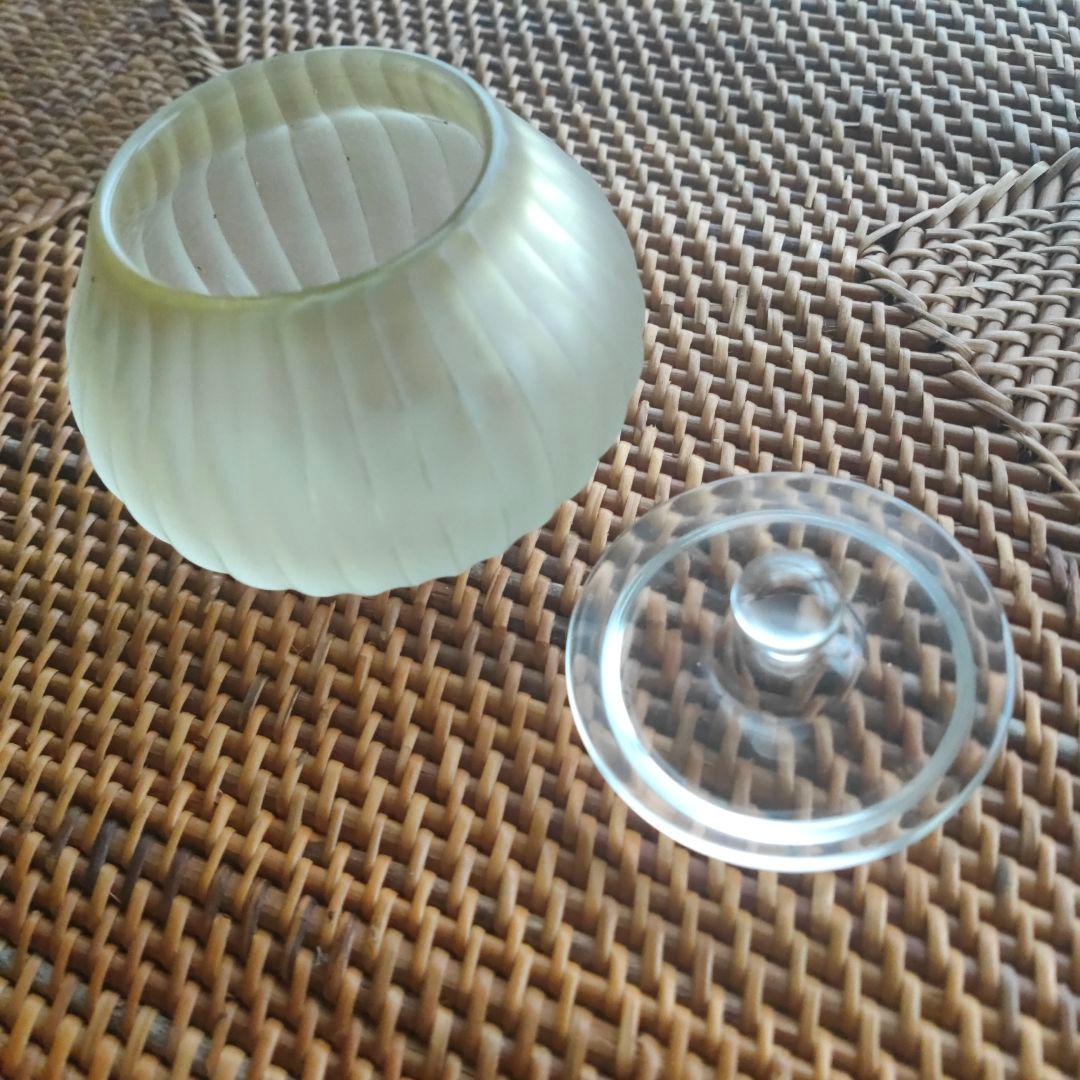 可愛いガラスの入れ物