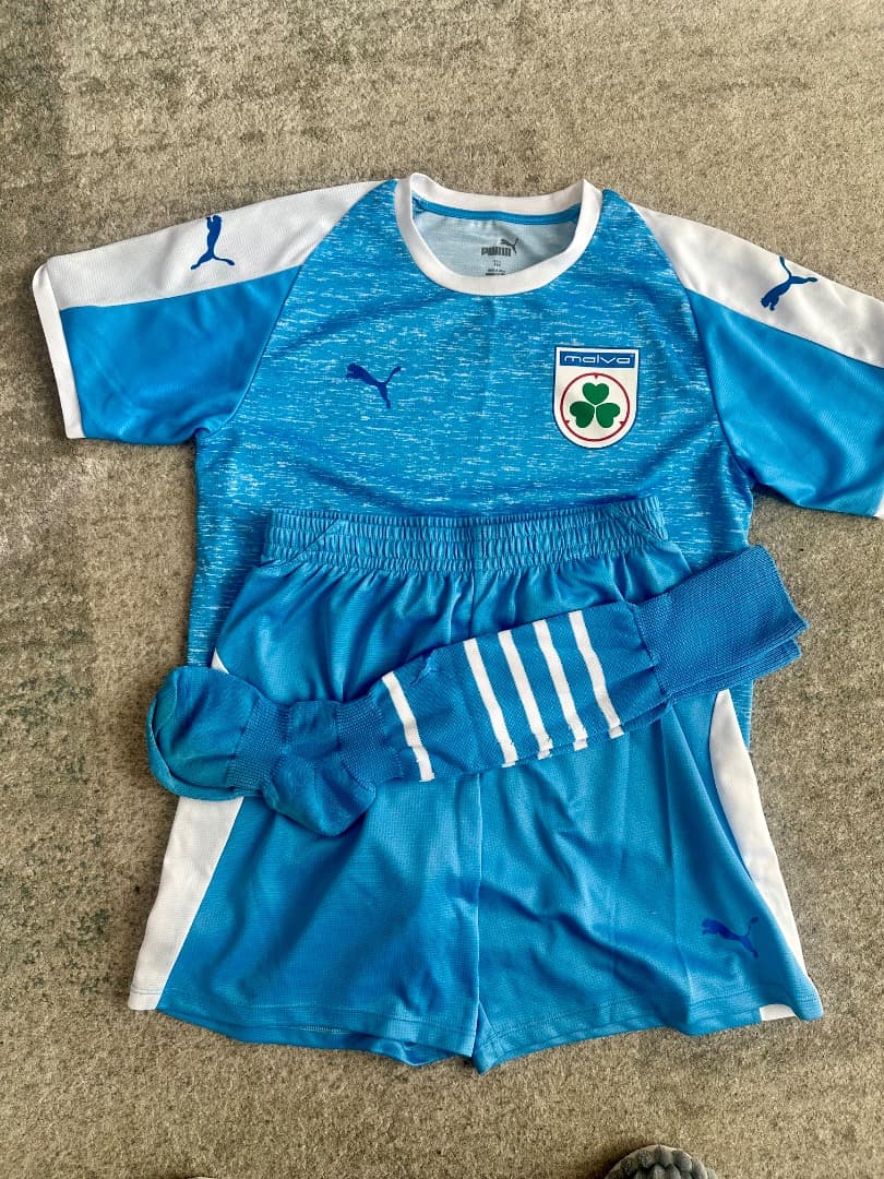 【美品】マルバユニフォーム　160cm サッカー練習着　PUMA