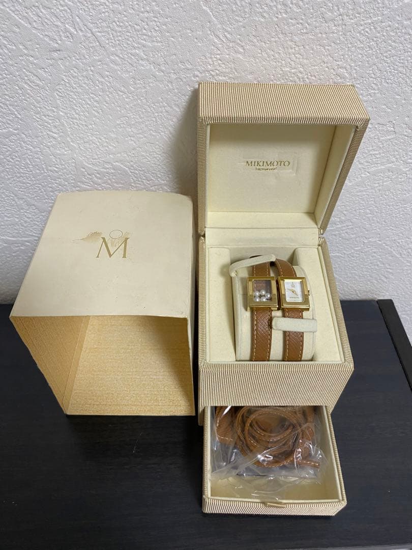 美品　MIKIMOTO パールウォッチ　革ベルト
