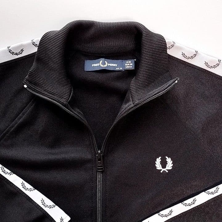 FRED PERRYトラックジャケット Ｍ ブラック フレッドペリー 黒