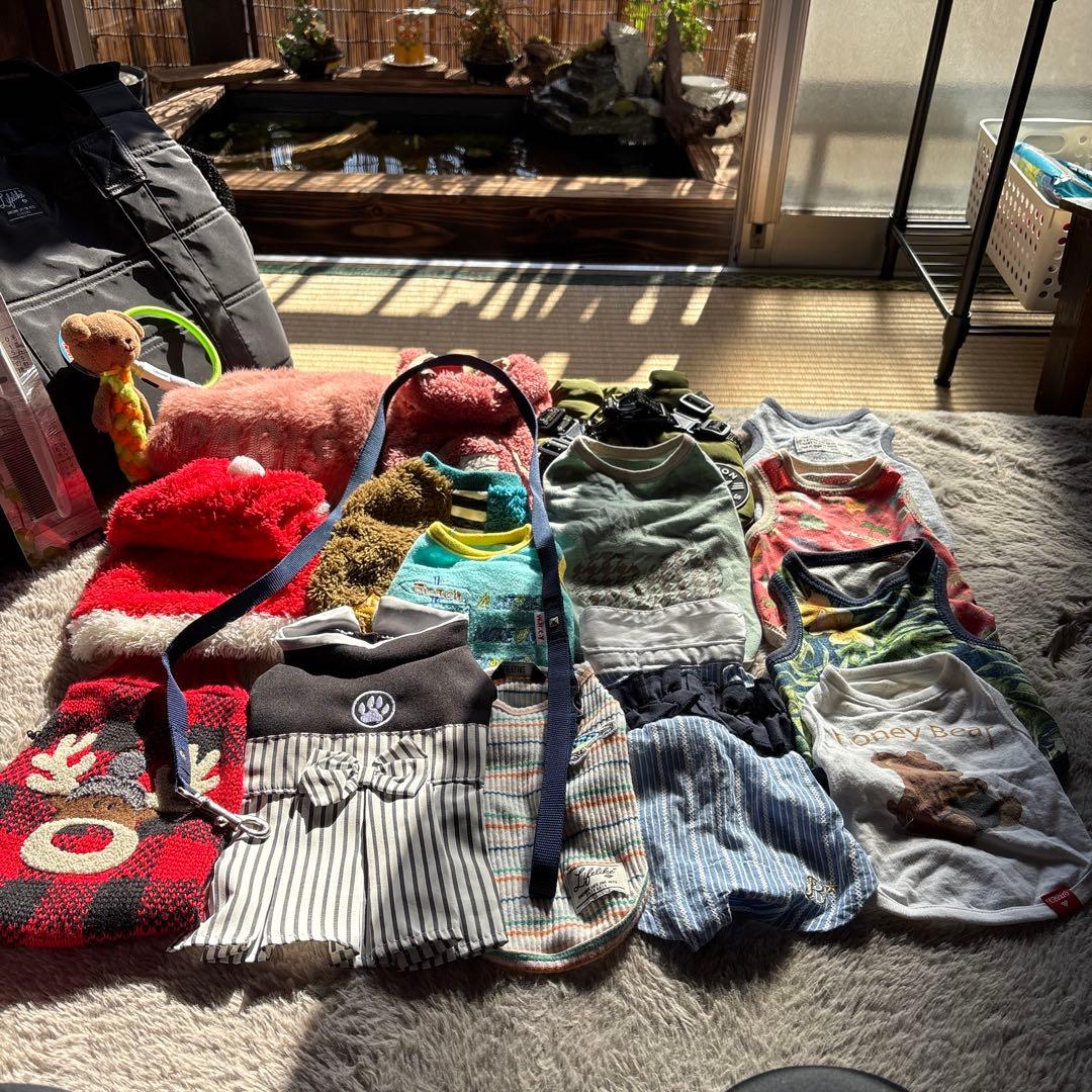 ペット服いぬsssからssおまとめ20点（カバン、リード、光首輪、オモチャ）付