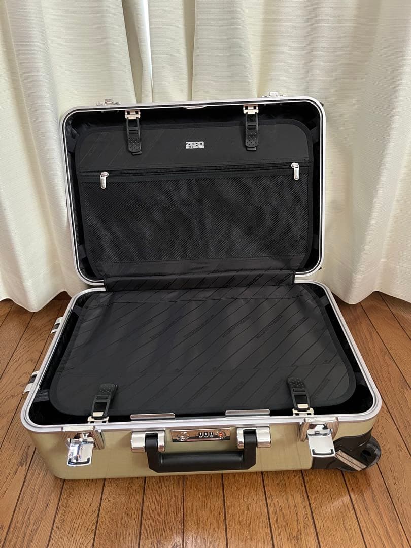 tocushino　ゼロハリ2輪　ポリカボネート　キャリーケース 中古品