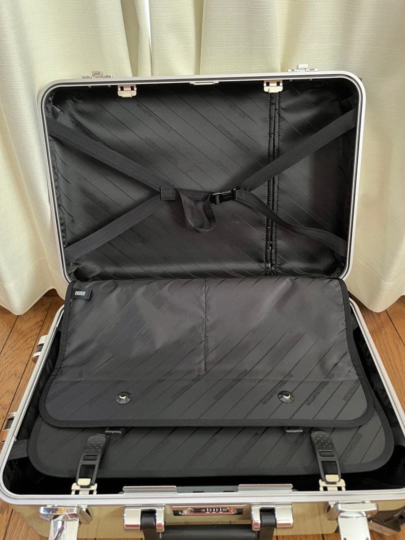 tocushino　ゼロハリ2輪　ポリカボネート　キャリーケース 中古品