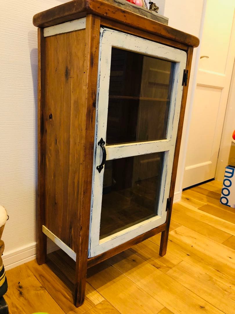 アンティーク　カップボード　ビンテージ　木製ガラス扉ラック 中型　高さ100