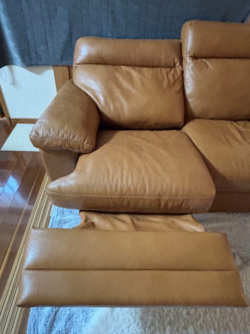 【本皮・送料込】ニトリ2人用右電動リクライニングソファ (ナツッジ社）