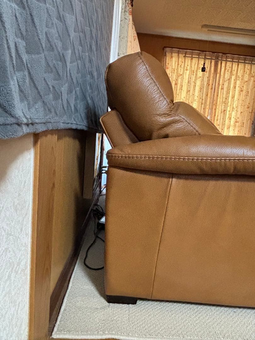 【本皮・送料込】ニトリ2人用右電動リクライニングソファ (ナツッジ社）