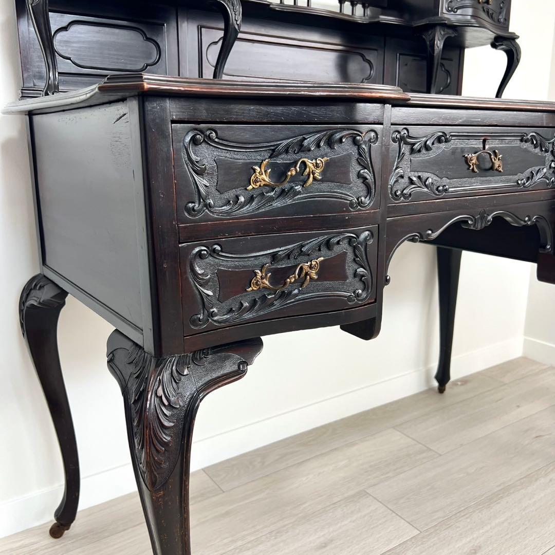 ビクトリアンデスク　ヨーロッパアンティーク家具　　猫脚　彫刻　英国　イギリス