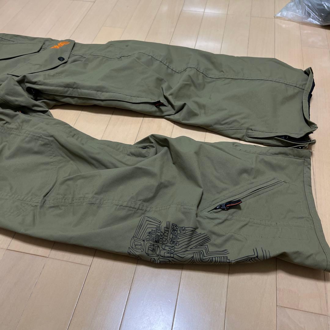 volcomボルコム　スノーボードウェア 上下セット　Mサイズ　バートン