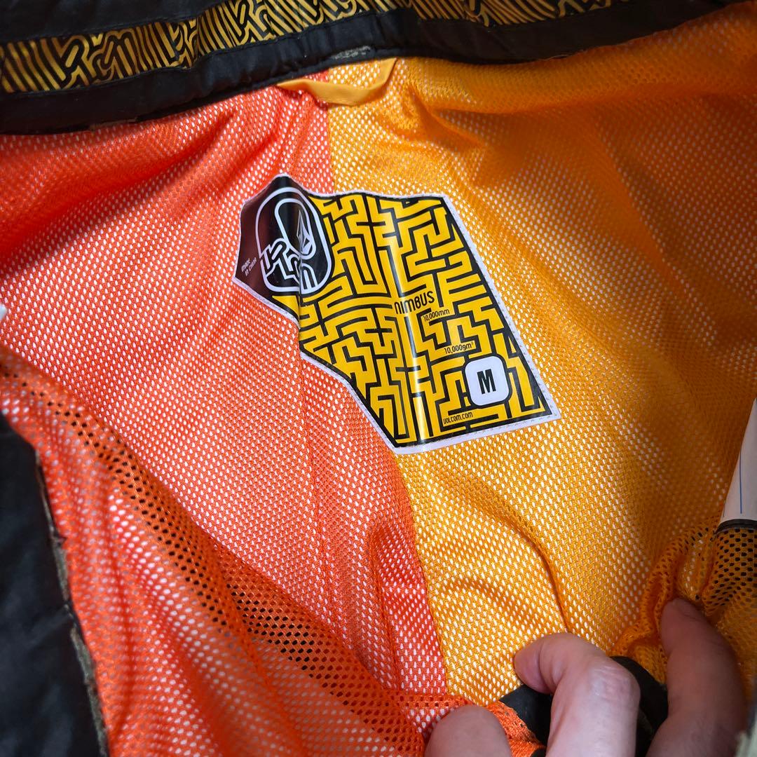 volcomボルコム　スノーボードウェア 上下セット　Mサイズ　バートン