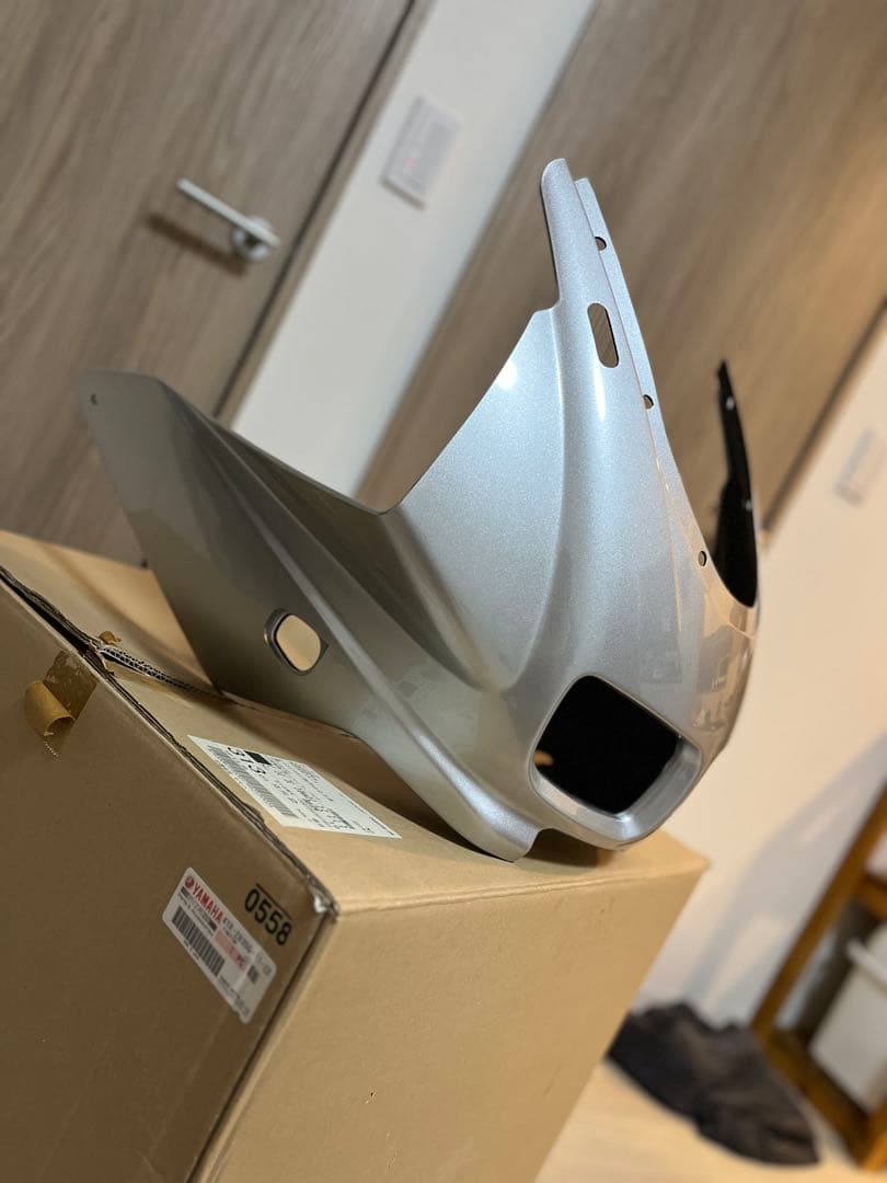 fz400 4yr 新品フロントカウル　(シルバー)
