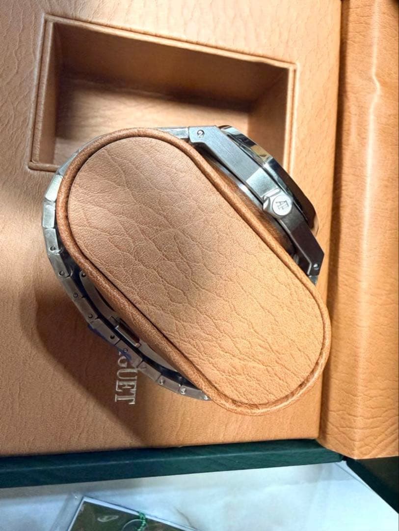 トゥールビヨン ロイヤルオーク バケットサファイア オマージュダイヤモンド腕時計