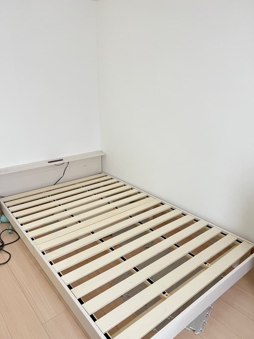 セミダブル ベッドフレームホワイト USB付き