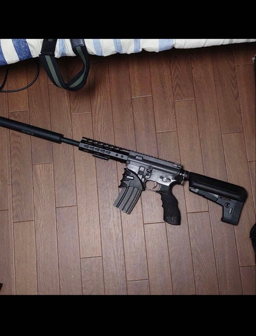 電動ガン ブラック マガジン・バッテリー付き