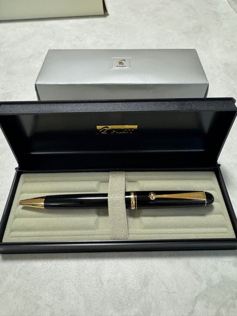 PILOT ボールペン 黒 ゴールドトリム