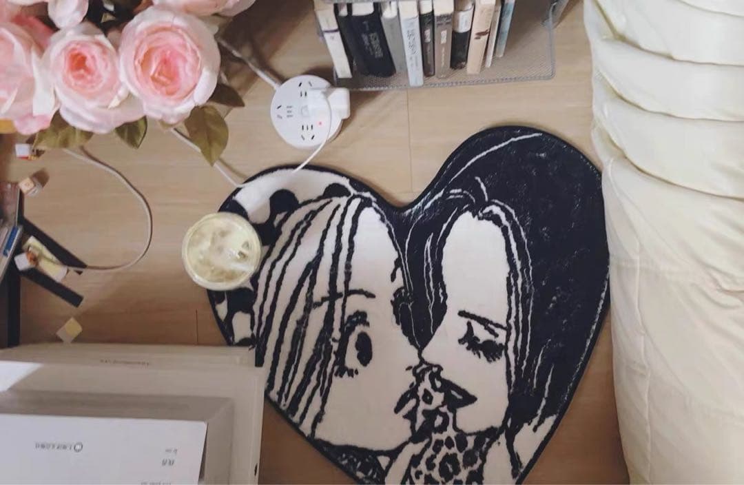 【希少】NANA ナナ ＆ ハチ ハート型デザイン ラグカーペット