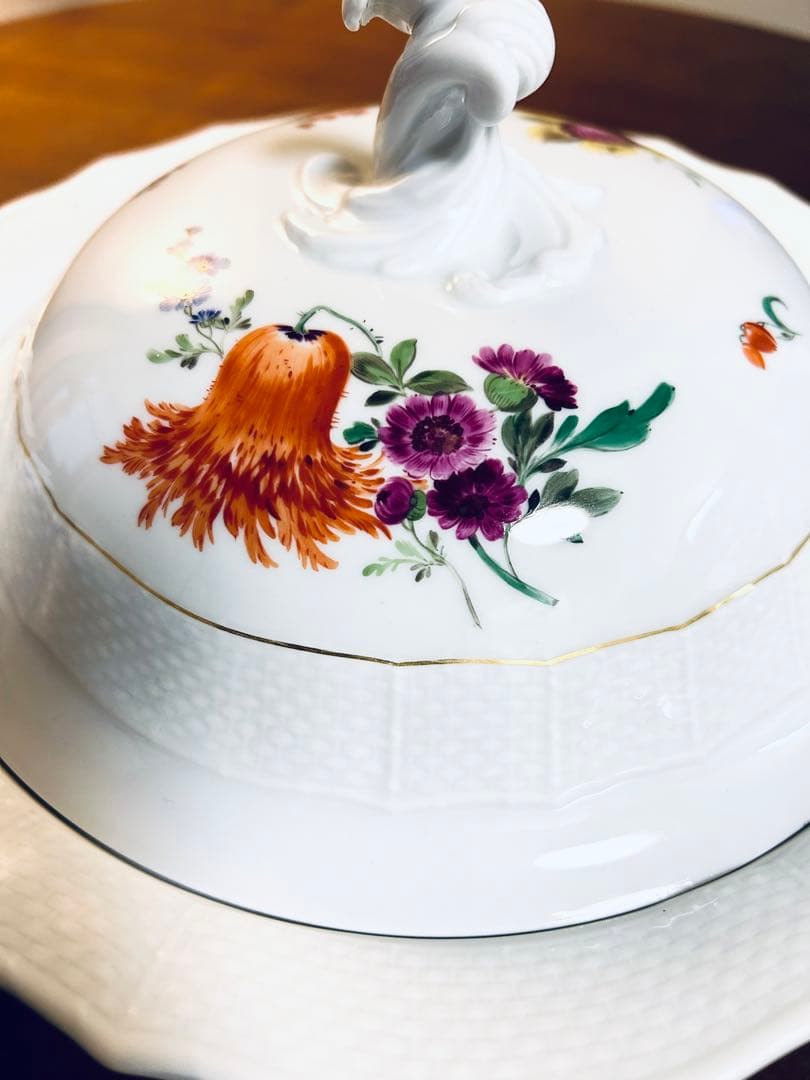 マイセン ノイブランデンシュタイン　レリーフ 三つ花 ベジタブルボウル 蓋付き