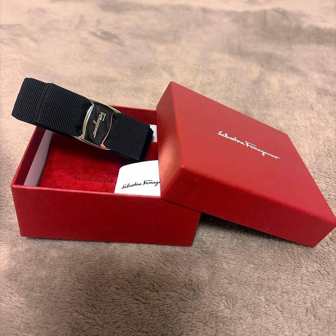 美品 サルヴァトーレフェラガモ リボン バレッタ ブラック ヴァラ