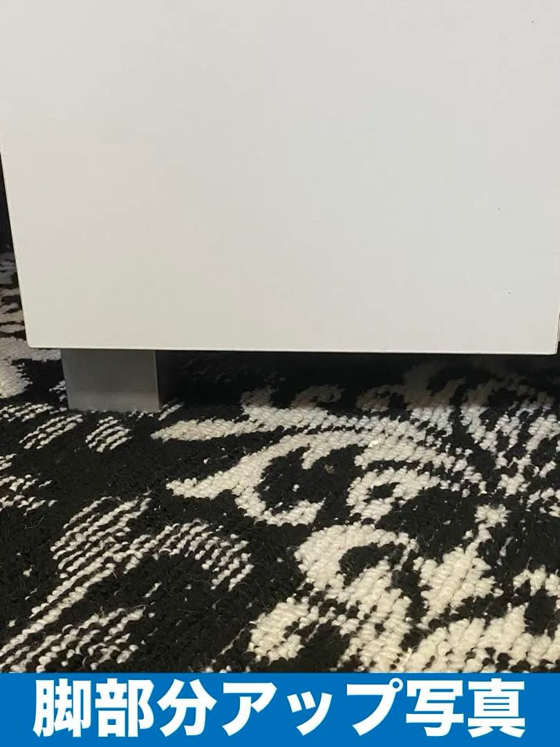 ロココ仕様♦️中央ガラス扉 ホワイト＆シルバー 高級 キャビネット♦️大容量♦️送料込