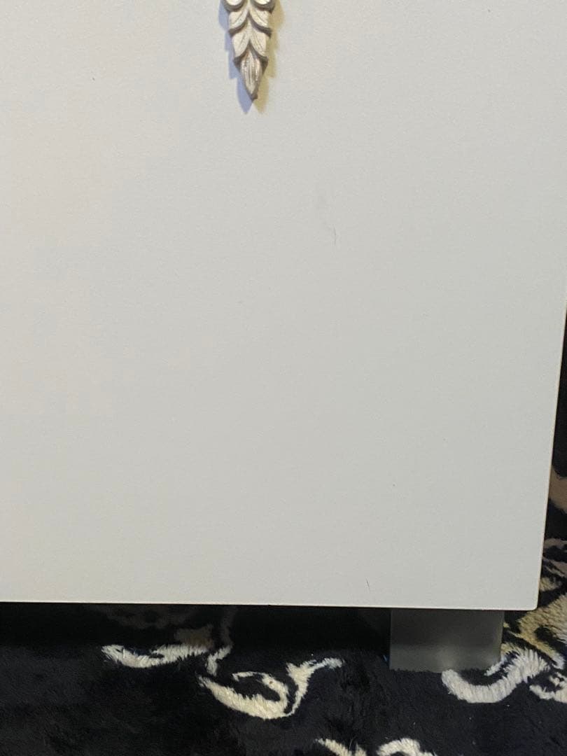 ロココ仕様♦️中央ガラス扉 ホワイト＆シルバー 高級 キャビネット♦️大容量♦️送料込