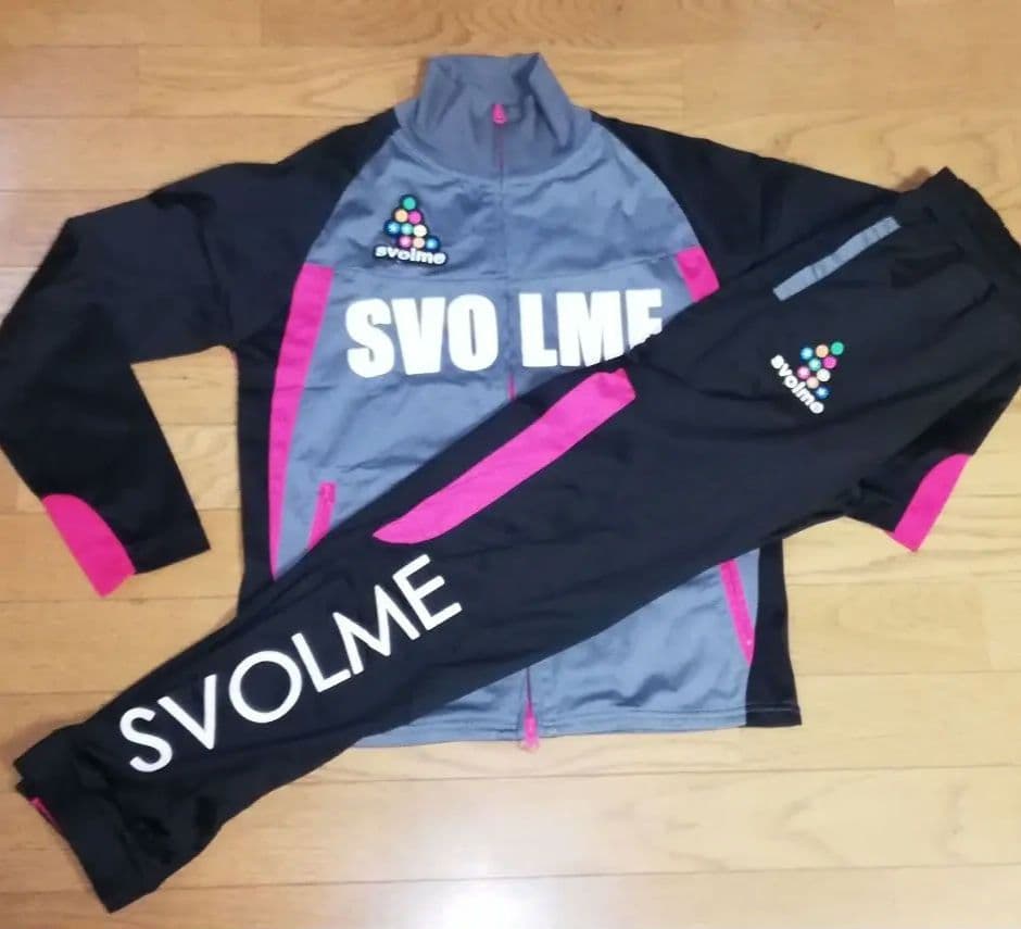 【匿名配送】【入手困難】グレー　黒　svolme　トレーニングジャージ　スボルメ