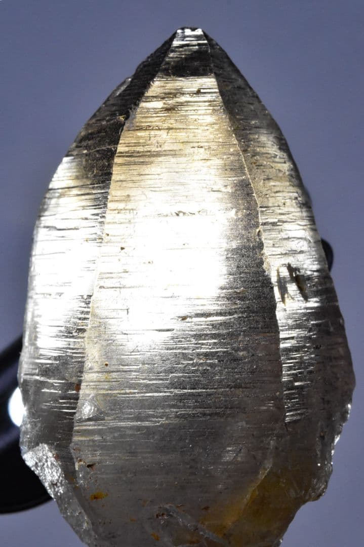 モンドクォーツ2023 条線が特徴のズングリスモーキークォーツ