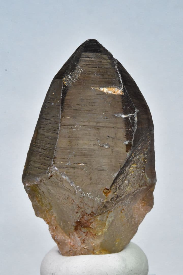 モンドクォーツ2023 条線が特徴のズングリスモーキークォーツ