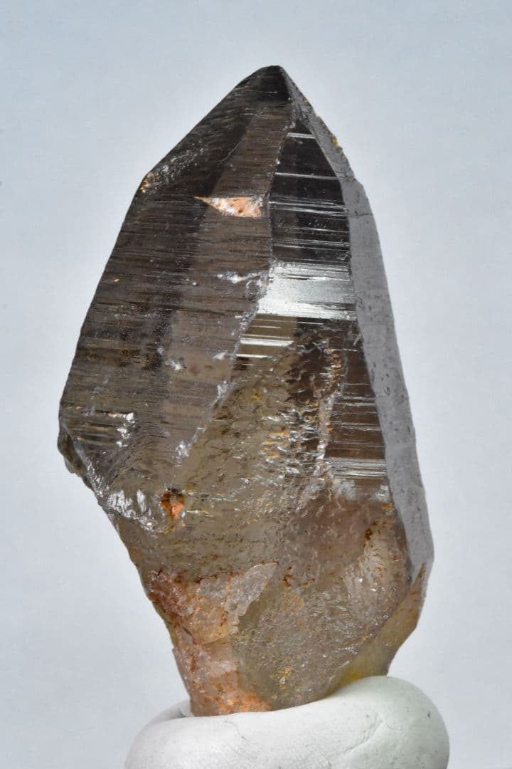 モンドクォーツ2023 条線が特徴のズングリスモーキークォーツ