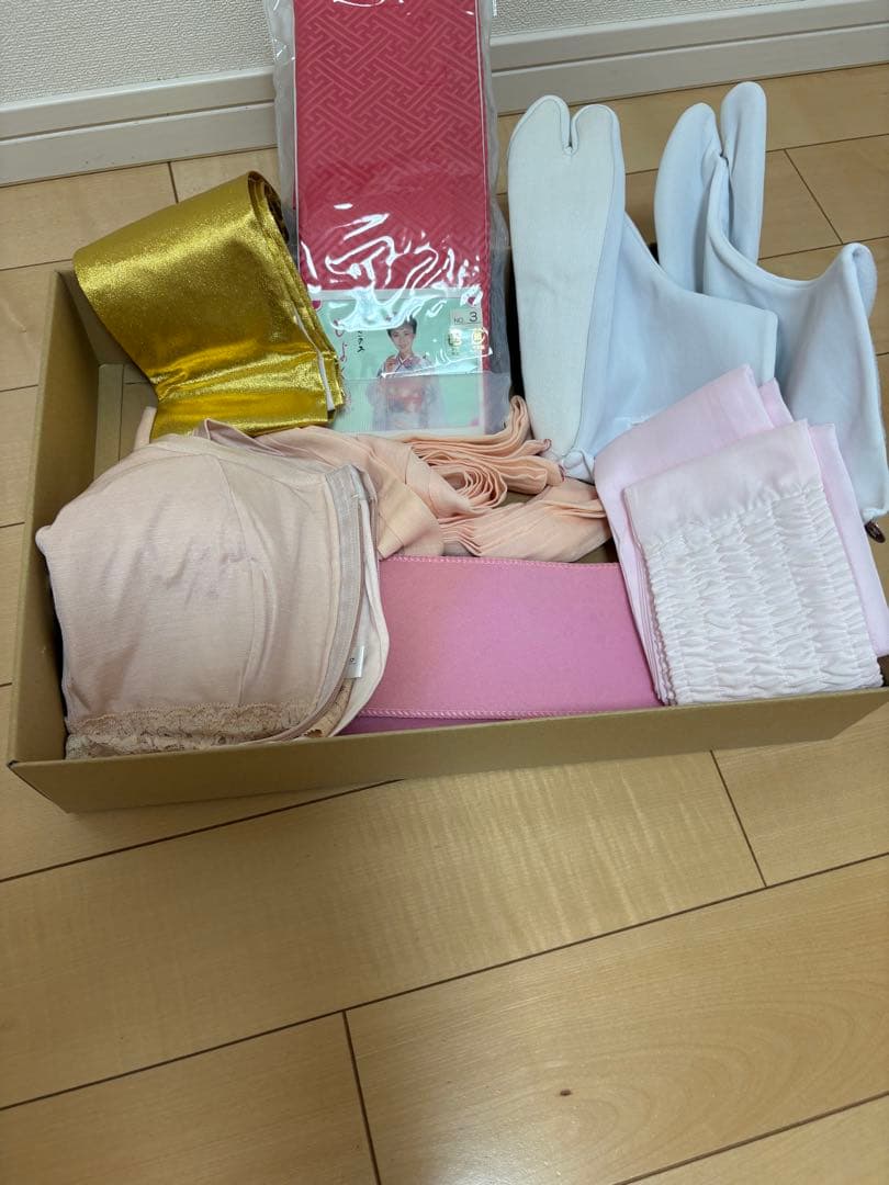 赤い花柄振袖（ファー襟付き） 着物友禅