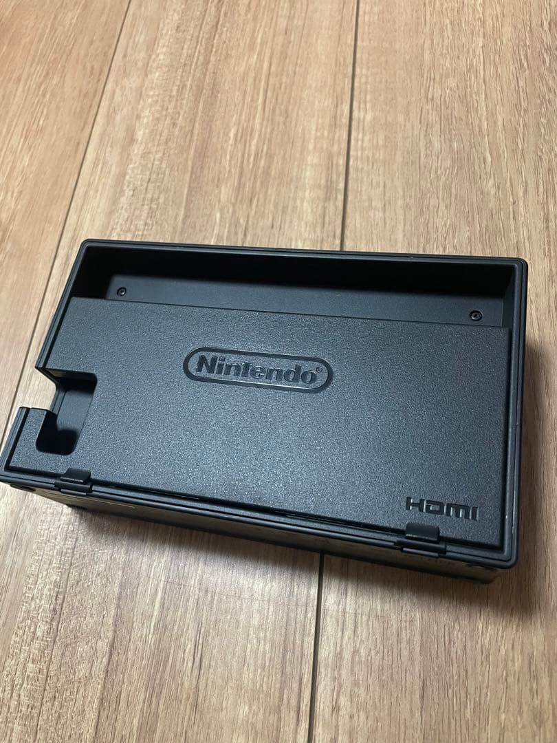 Nintendo Switch 本体　レッド　ネオンパープル