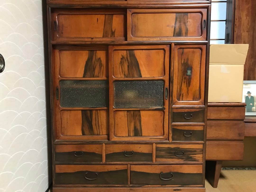 古い黒柿の茶ダンス、茶箪笥。
