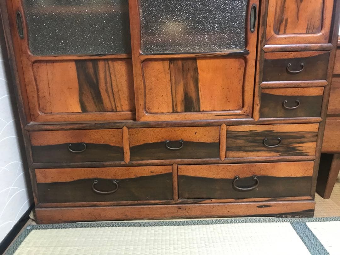 古い黒柿の茶ダンス、茶箪笥。