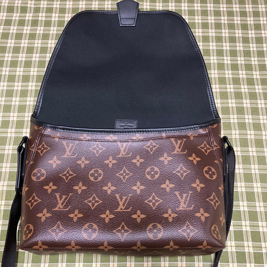 カ*シ様 ルイヴィトン マグネティックメッセンジャー M45557