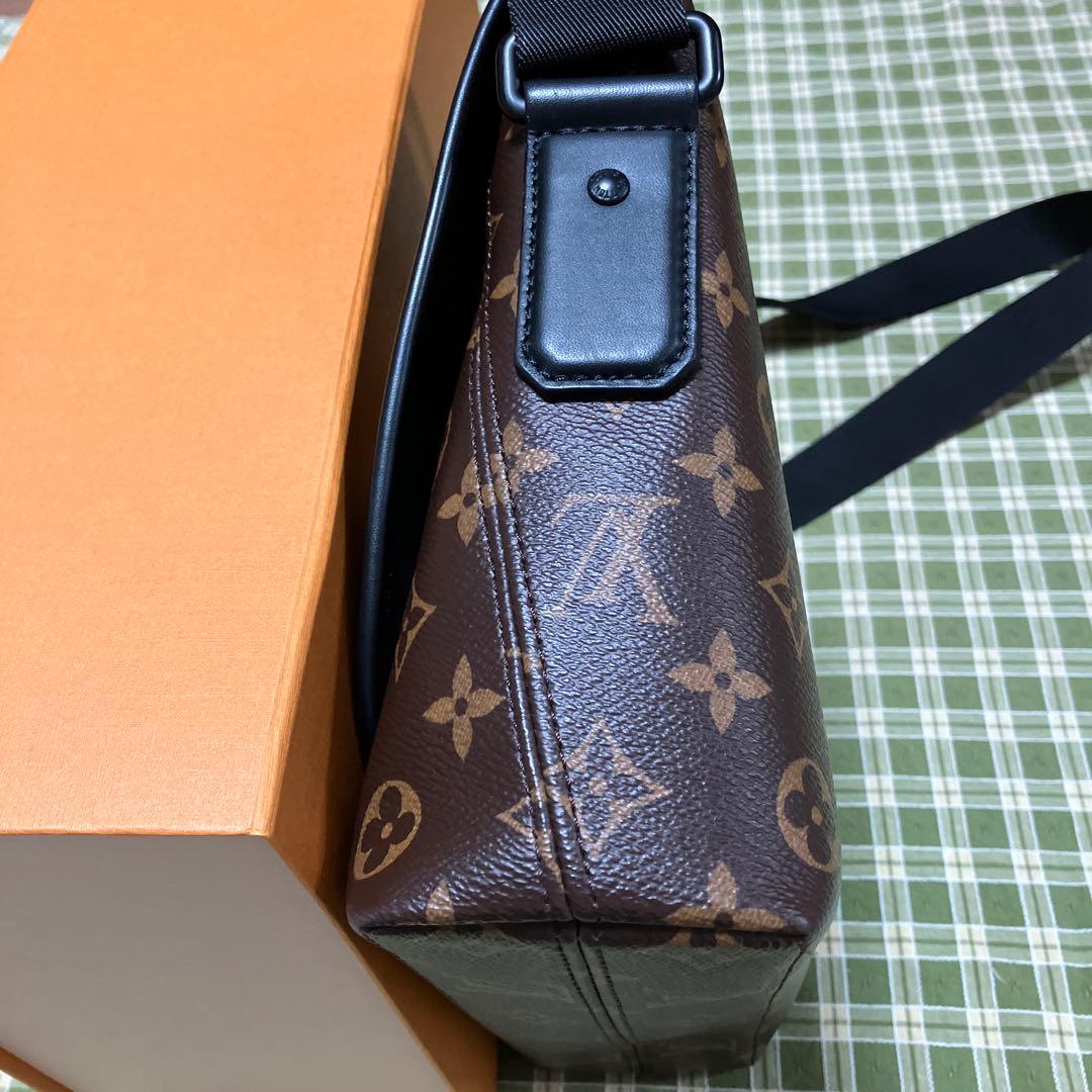 カ*シ様 ルイヴィトン マグネティックメッセンジャー M45557