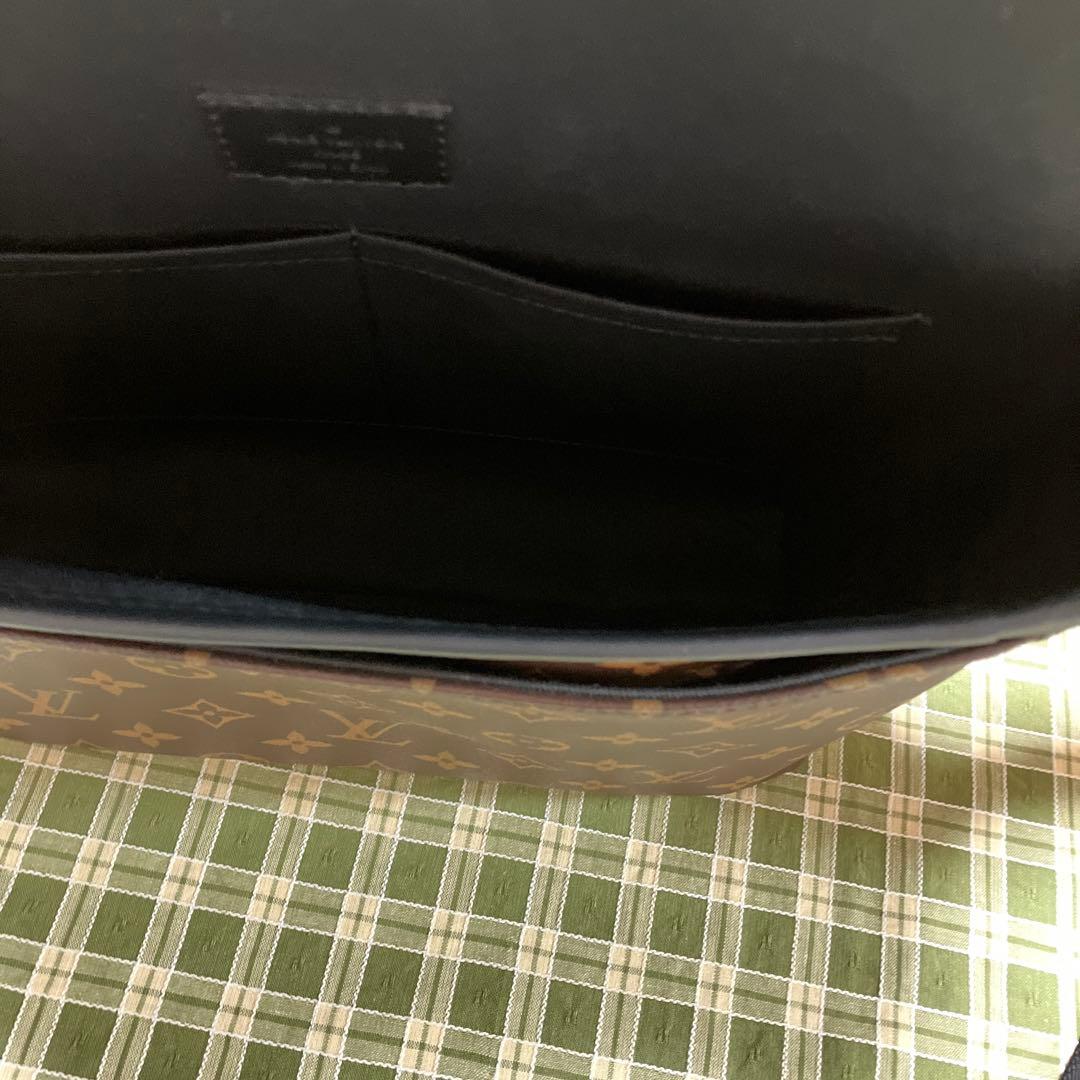 カ*シ様 ルイヴィトン マグネティックメッセンジャー M45557