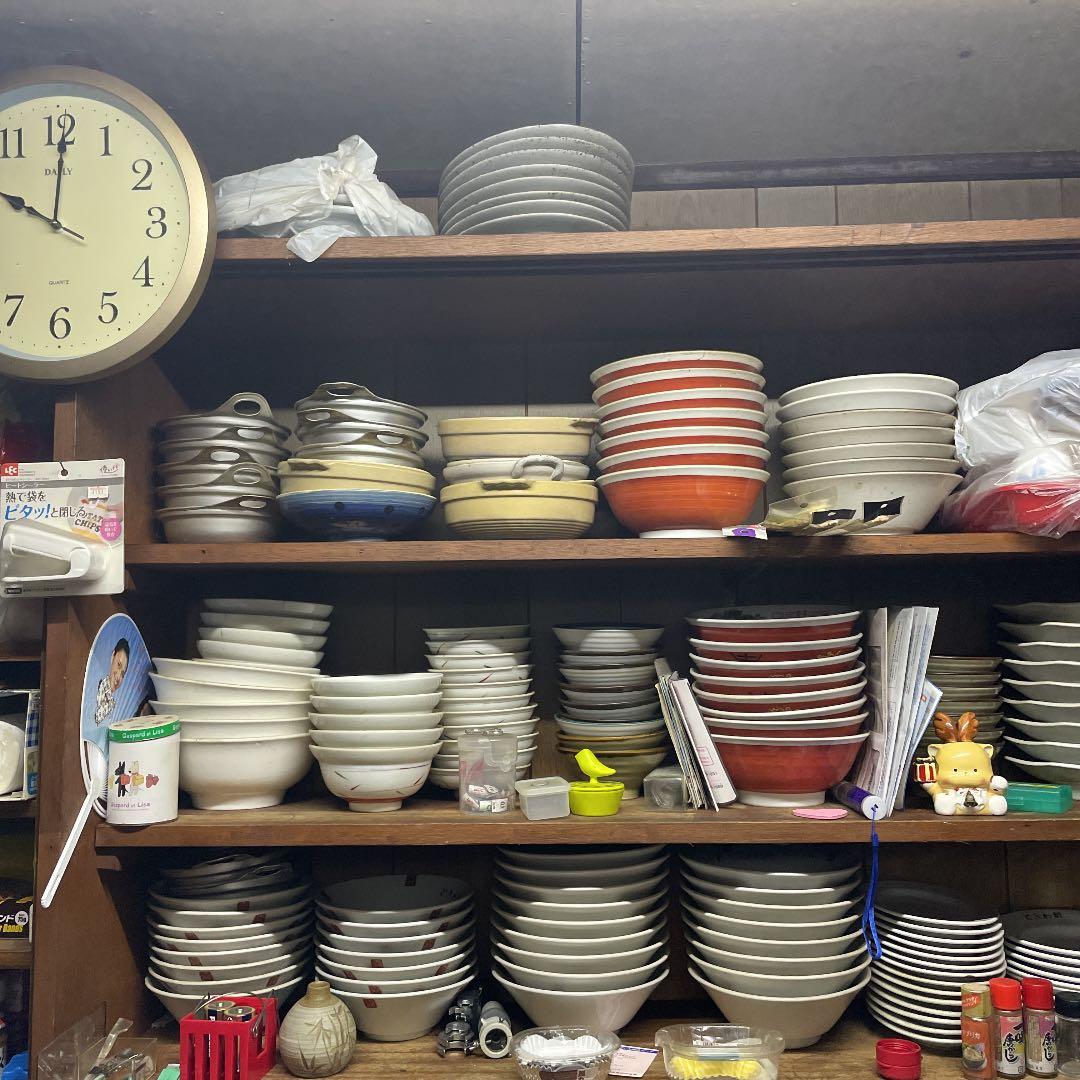 ラーメンどんぶりと他バラ売り可能レトロ食器あり‼️