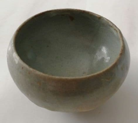 高麗青磁　粉青沙器　ぐいのみ