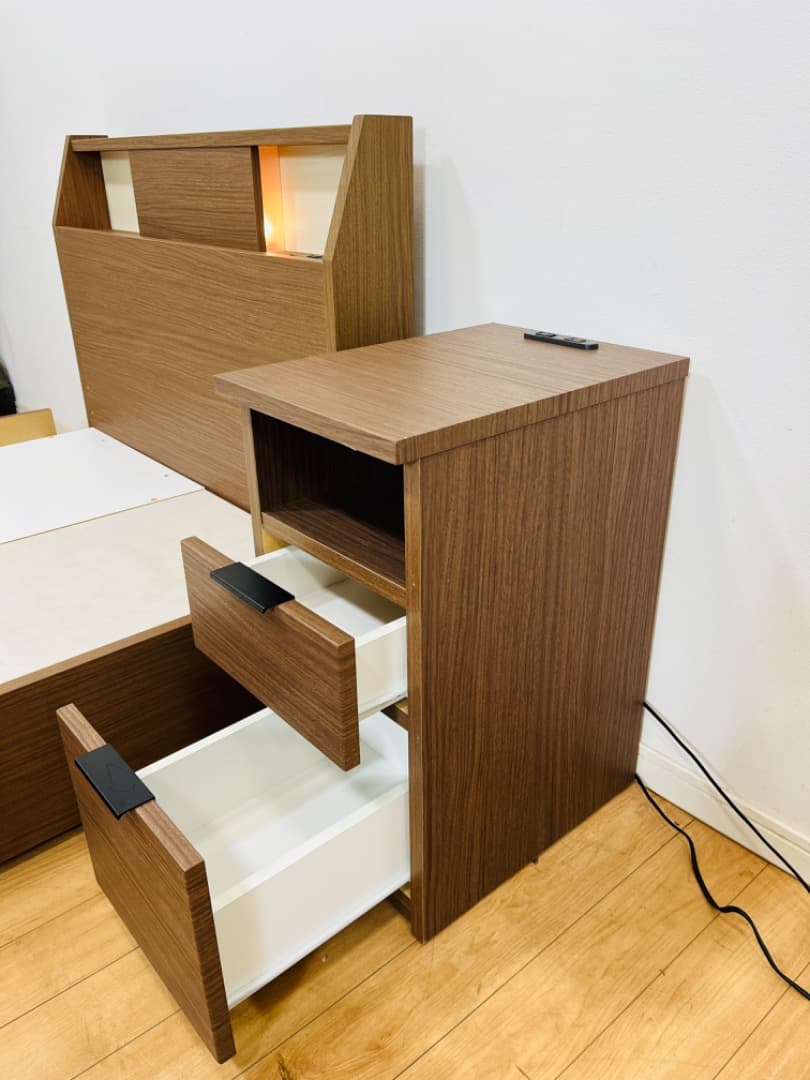 シングルベッド＋マットレス＋ヘッドボード・ナイトテーブル セット