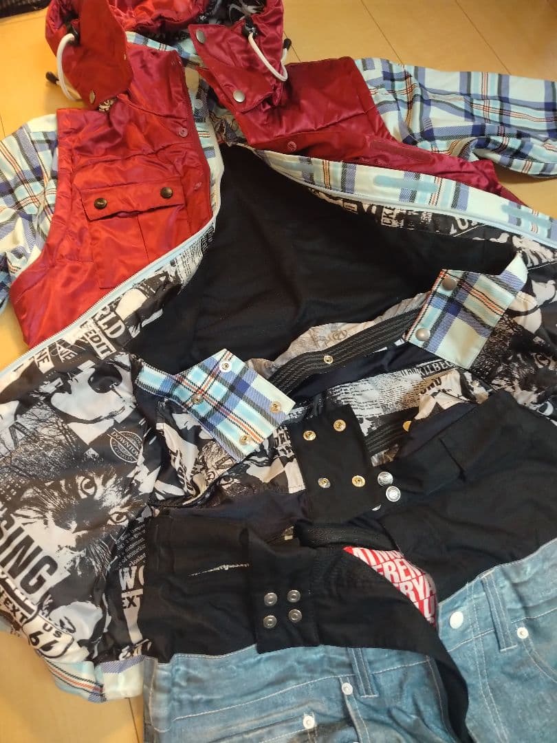 アトマイズ スノーボードウェア 赤と青のチェック柄