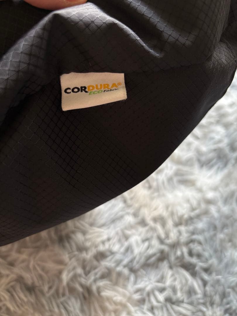 美品　Supreme Small メッセンジャーバッグ　ブラック　デザイン◎