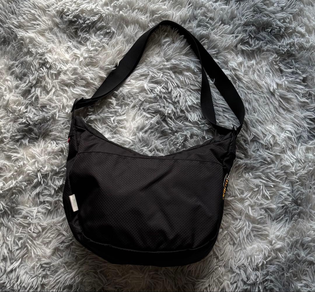 美品　Supreme Small メッセンジャーバッグ　ブラック　デザイン◎