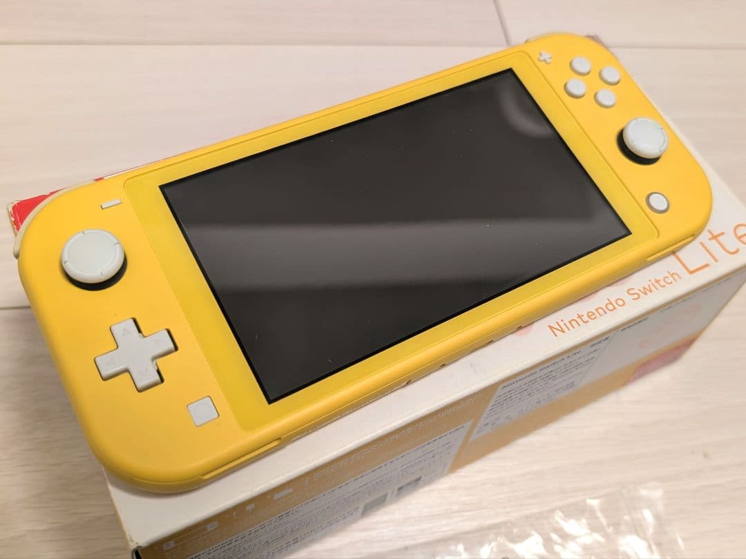 Nintendo Switch Lite　イエロー