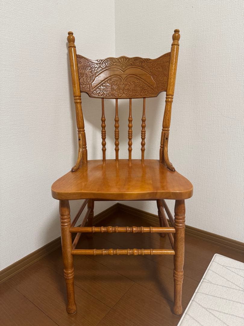 アンティーク木製チェア（一脚のみ） ウィンザーチェア　彫刻入り
