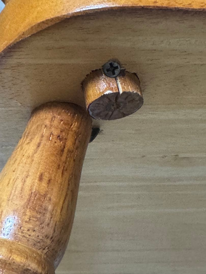 アンティーク木製チェア（一脚のみ） ウィンザーチェア　彫刻入り