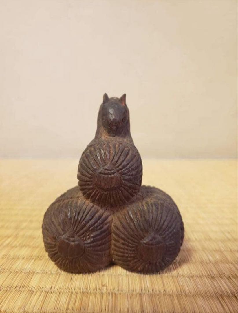 木彫　ネズミと米俵の置物　添配　テンパイ　高さ10センチ