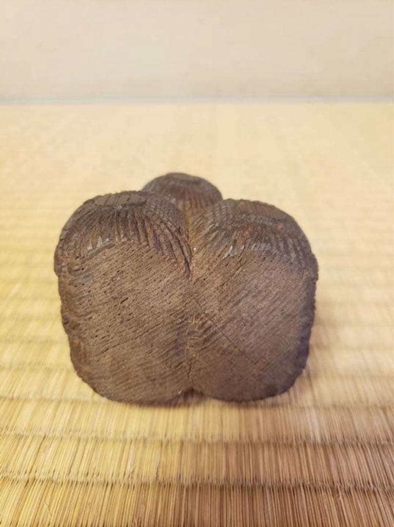 木彫　ネズミと米俵の置物　添配　テンパイ　高さ10センチ