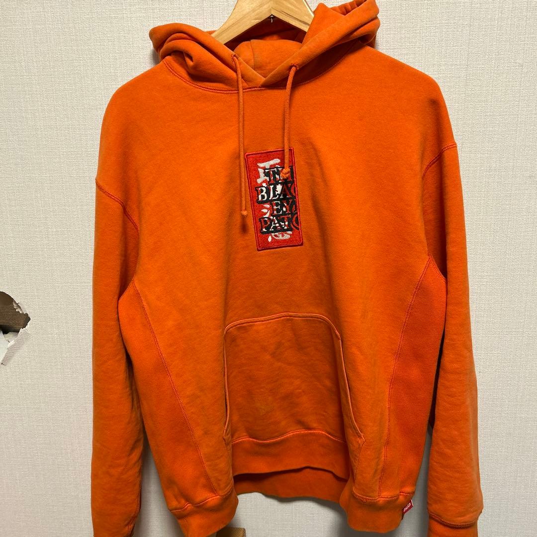 black eye patchブラックアイパッチオレンジパーカー