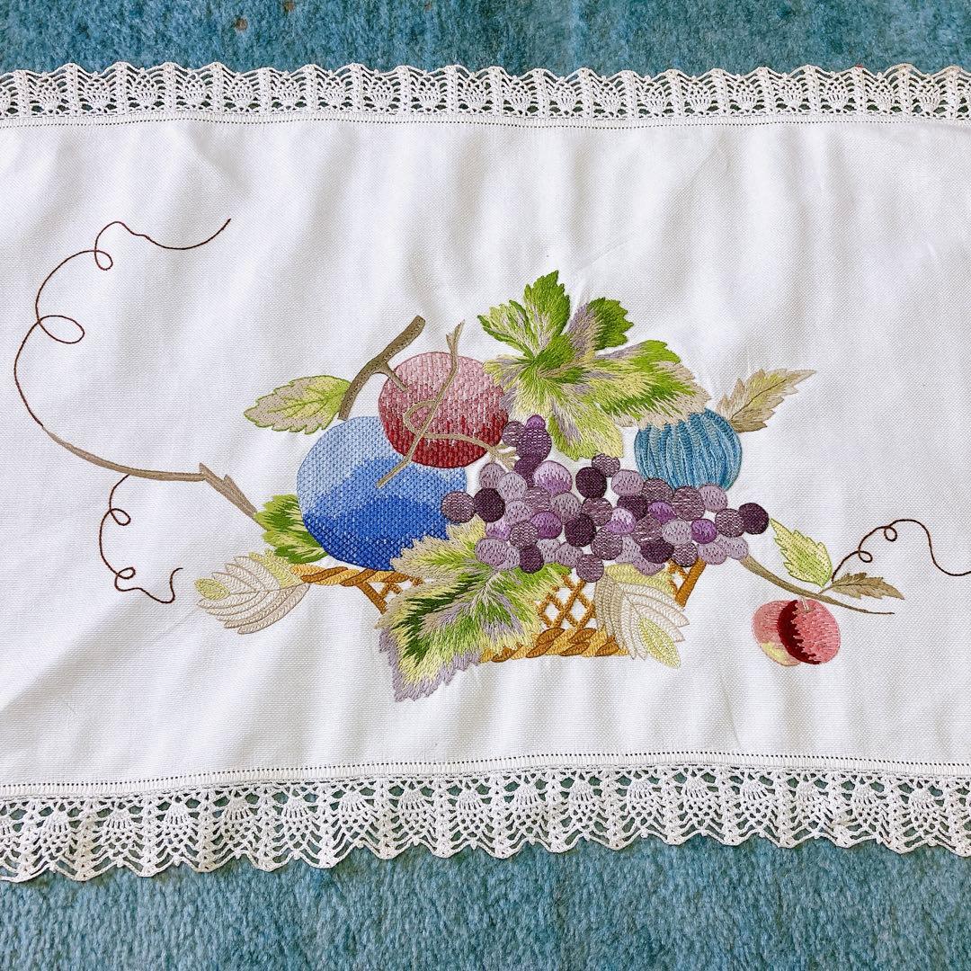 戸塚刺繍　テーブルセンター　ハンドメイド