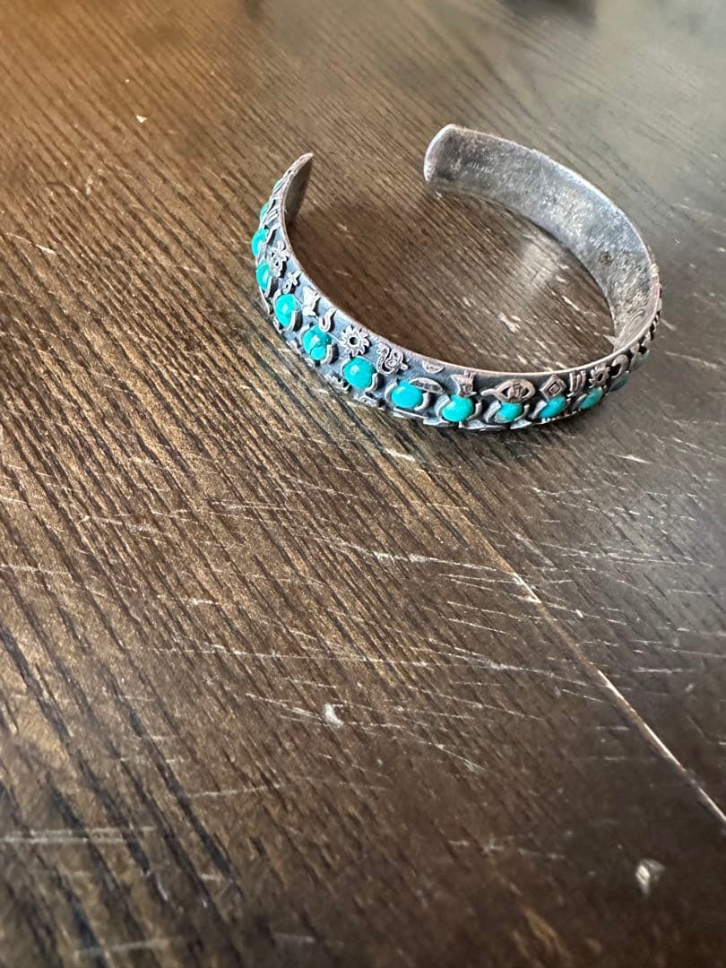 こめ　クレセントルナ　ターコイズ装飾シルバーオープンバングル