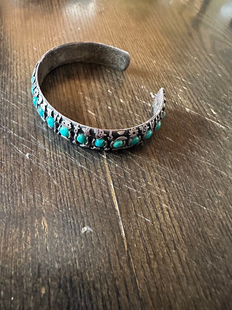 こめ　クレセントルナ　ターコイズ装飾シルバーオープンバングル